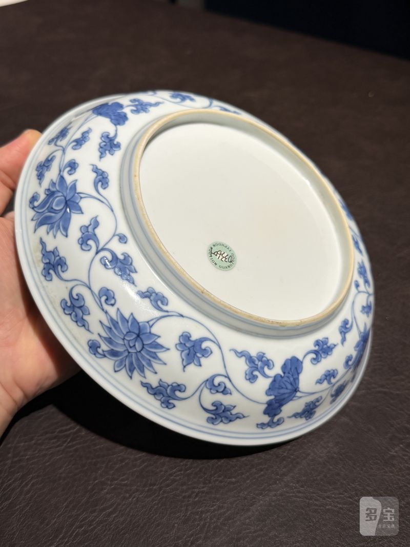 清康熙 仿成窑青花树石栏杆花卉纹盘 - 图8